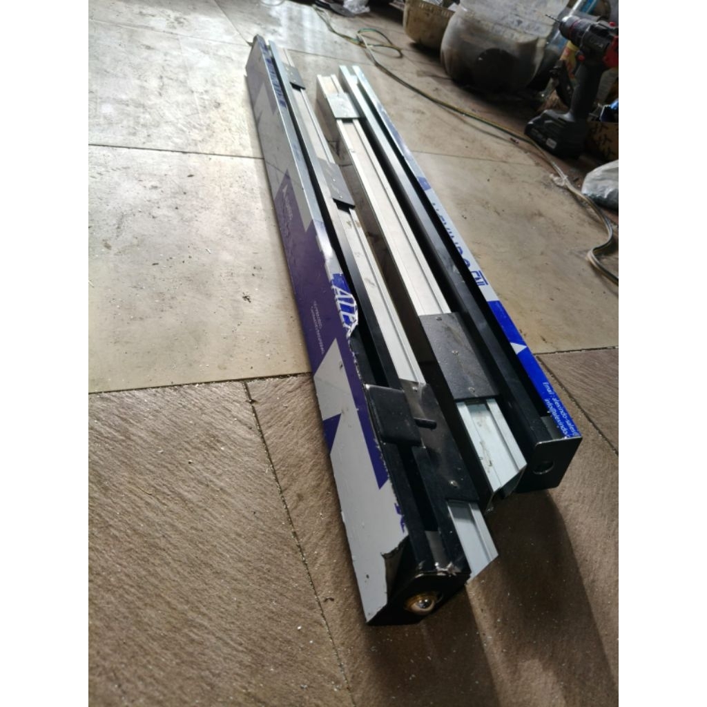 rel pintu sliding swing aluminium