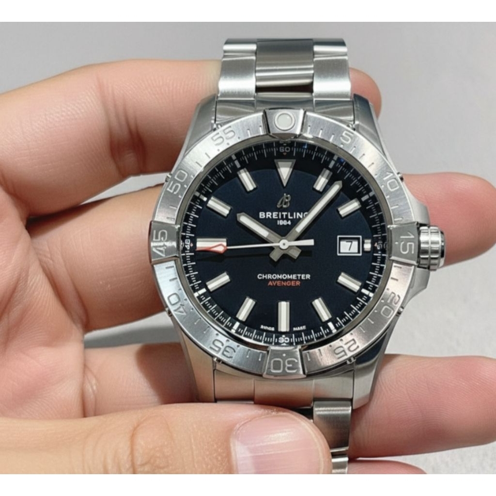 Breitling Avenger 42 Automatic A17328101B1A1