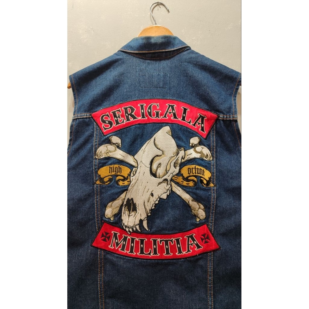 Vest seringai serigala militia