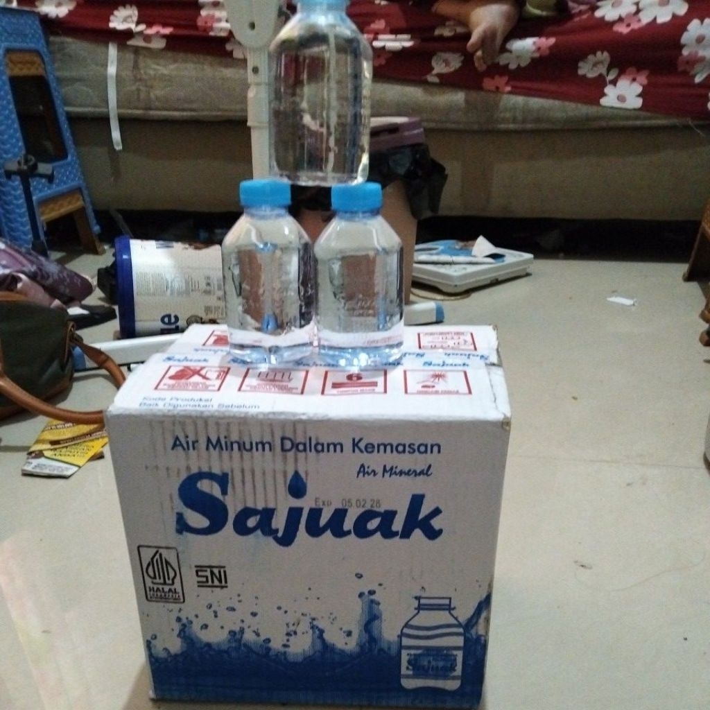 Air Mineral Sajuak botol 220 ml - 24 botol per Dus, Praktis & Higienis