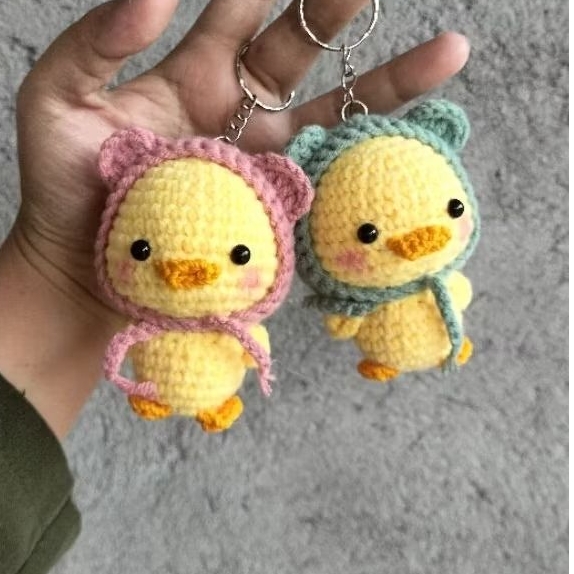 Boneka amigurumi bebek bertopi lucu, boneka rajut lembut