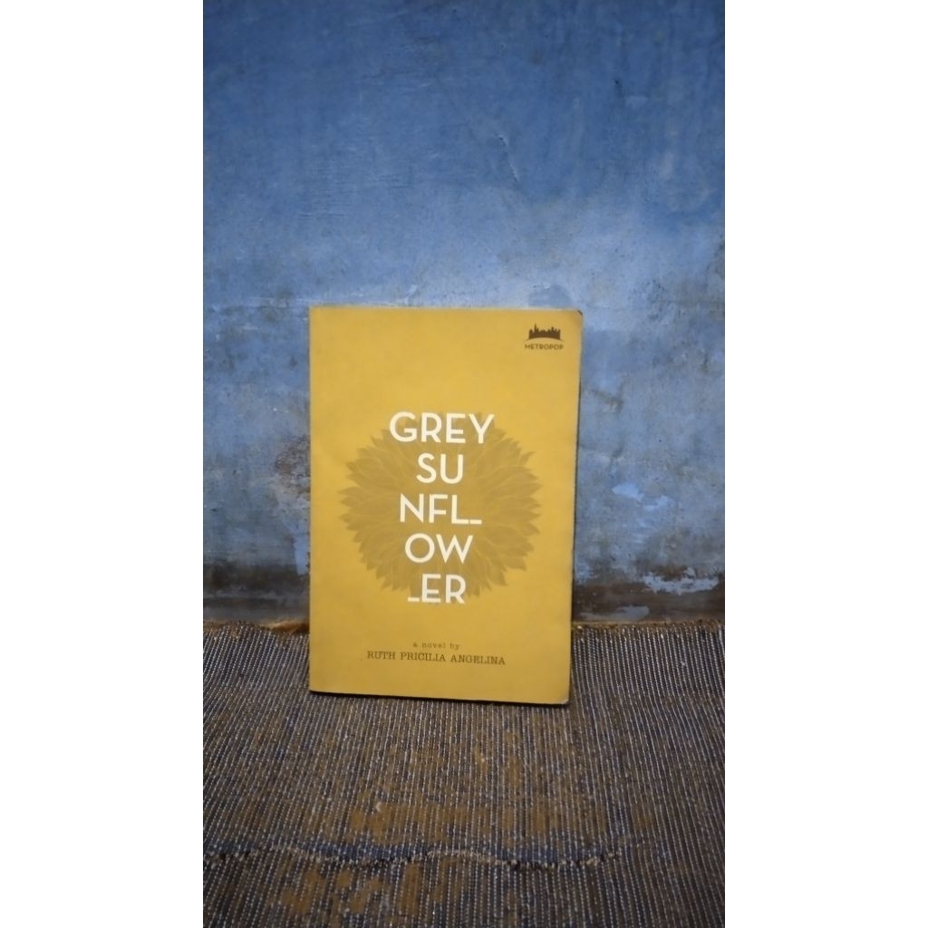 (Preloved ) buku grey su nfl ower original