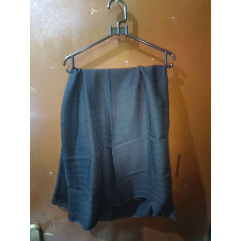 preloved hijab segi empat warna hitam motif kotak kotak