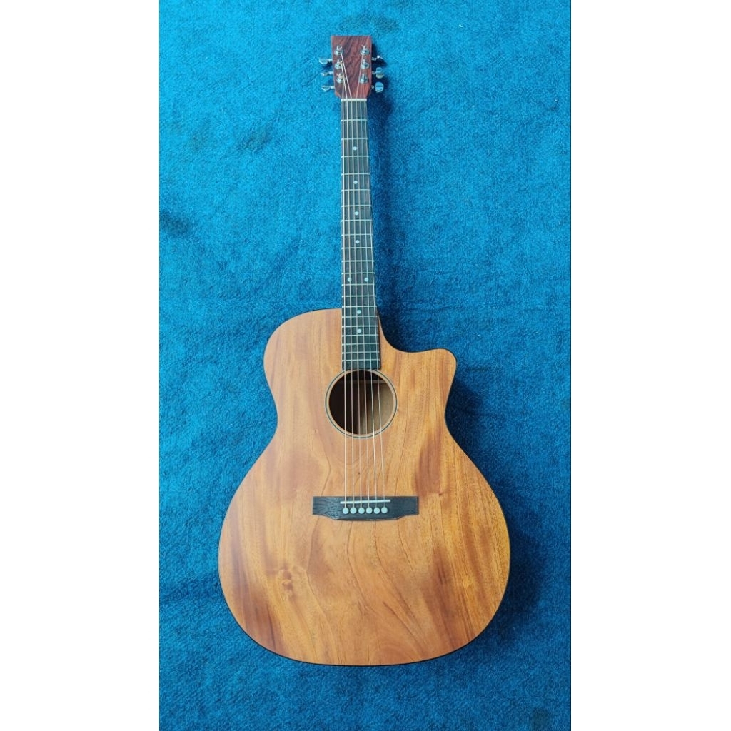gitar solid mahogani