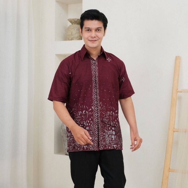 Nazilla Batik - Baju Batik Pria Lengan Pendek KErja Maupun Pesta Ungu Burgundy Motif Terbaru