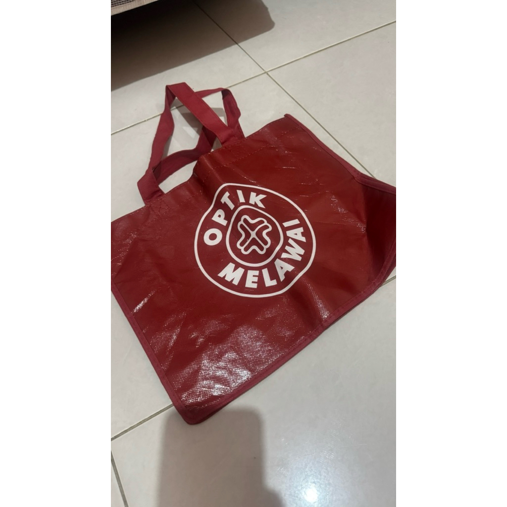 Beragam goodie bag dan paper bag melawai sappun cocacola sociolla tamburins