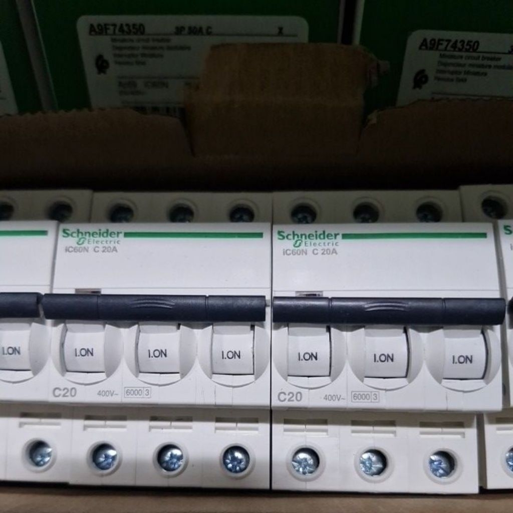 MCB SCHNEIDER IC60N 3P-20A