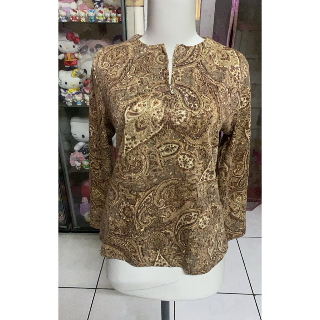 kaos lengan panjang motif batik warna coklat