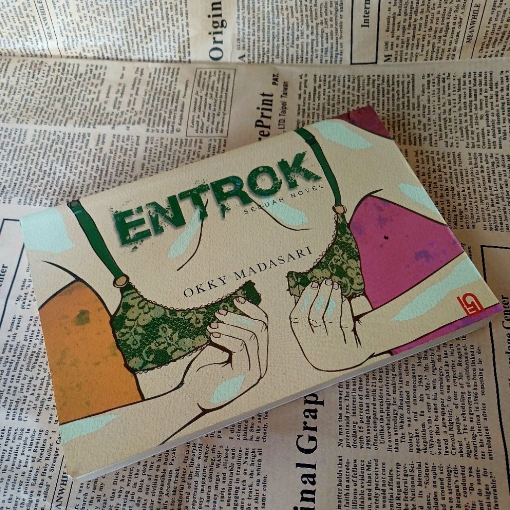 Original Entrok Cover Lama - Okky Madasari