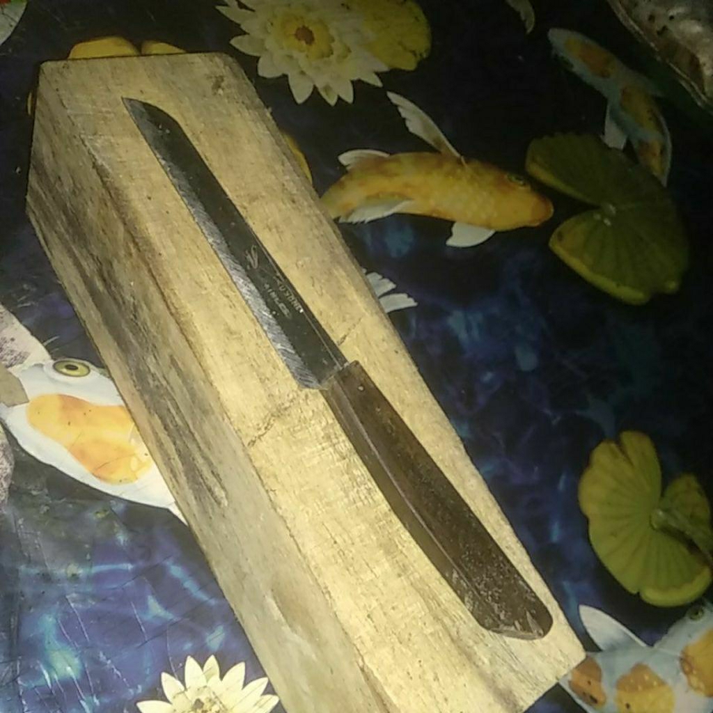 lading pisau bahan besi tua