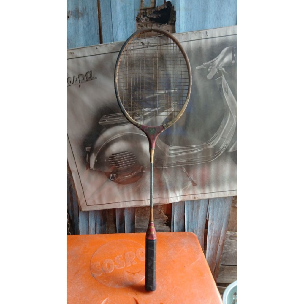 raket badminton 155rb perbiji jadul antik kuno lawas vintage display anggap mati