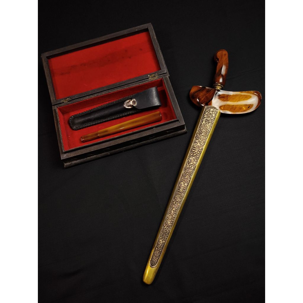 Keris Sepuh Asli Lokal Lawasan Bahan Merah Kristal Panjang 16 Cm