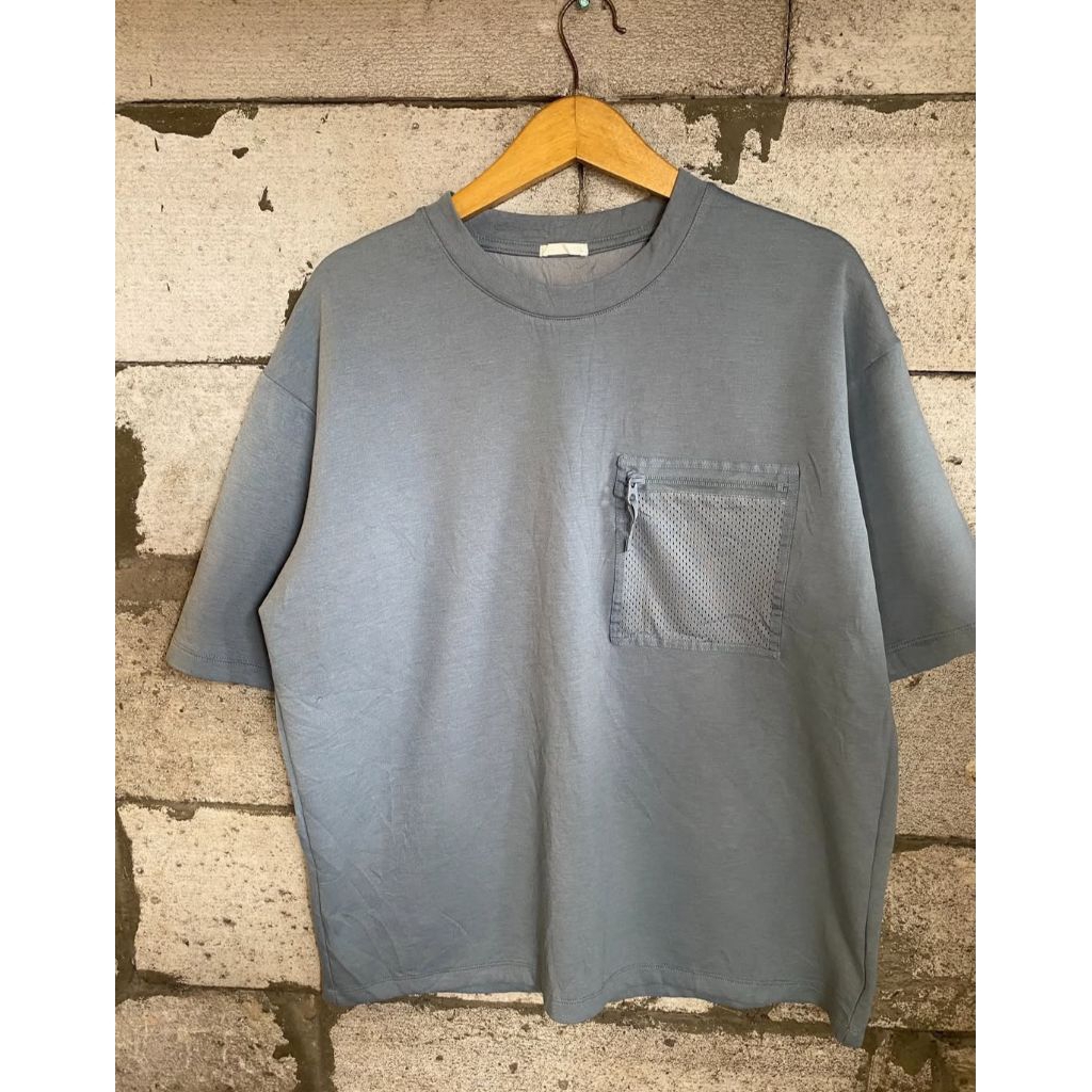 UNIQLO GU POCKET TSHIRT