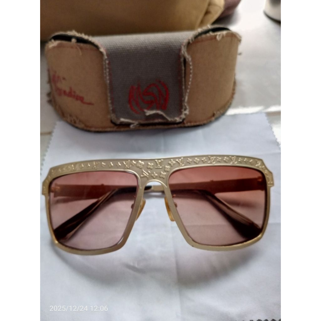 kacamata wanita Louis Vuitton