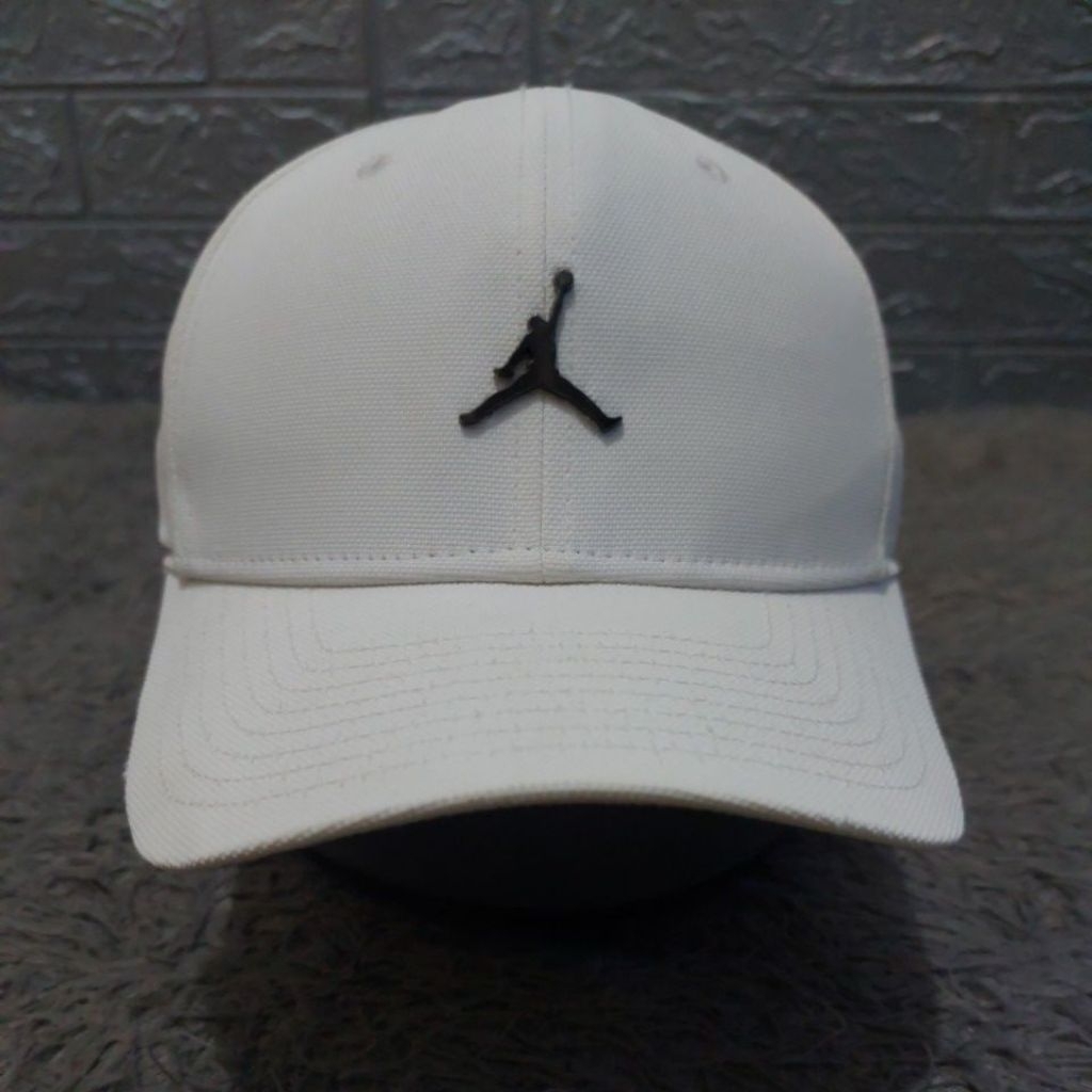 topi Jordan logo besi