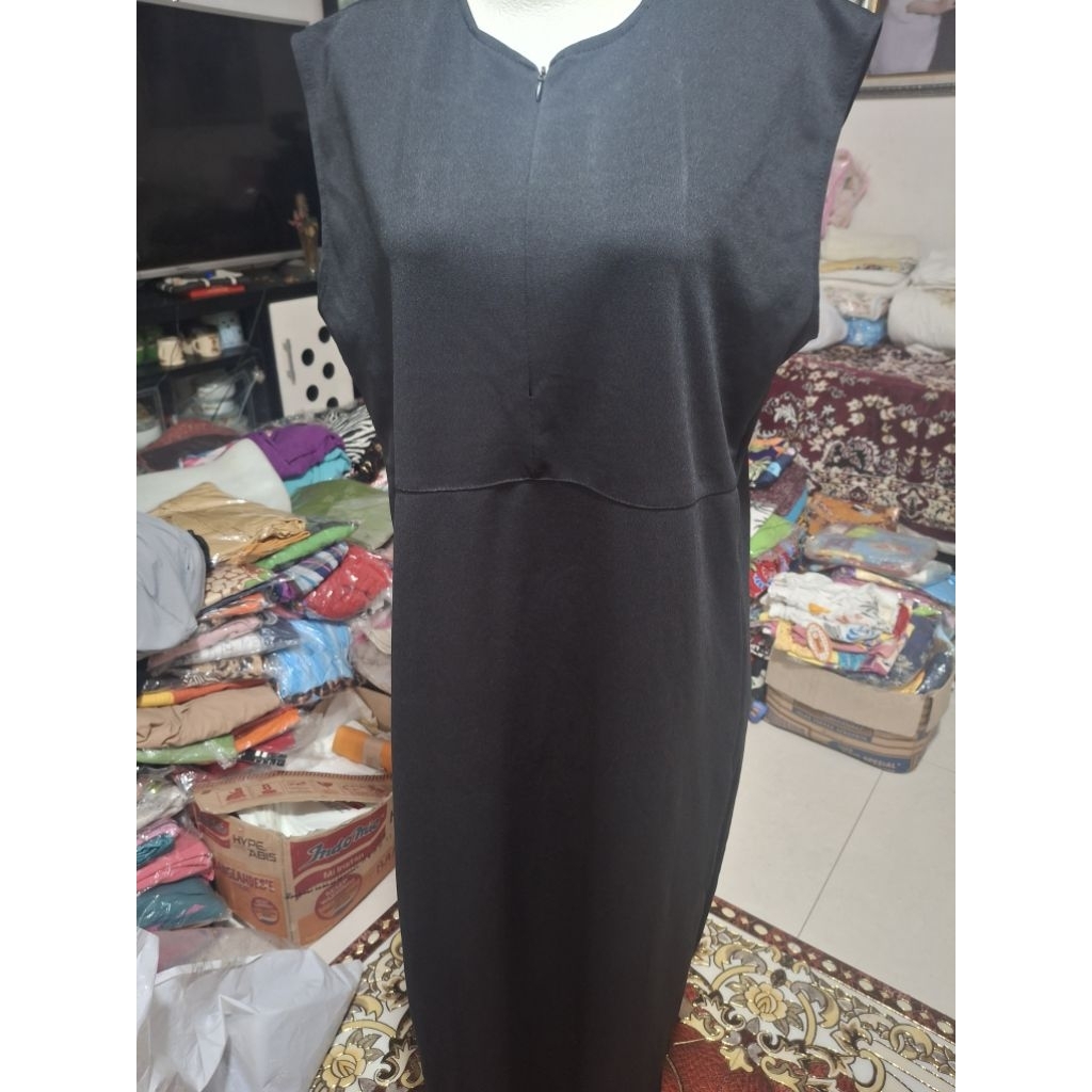 Inner dress tanpa lengan Hitam wanita