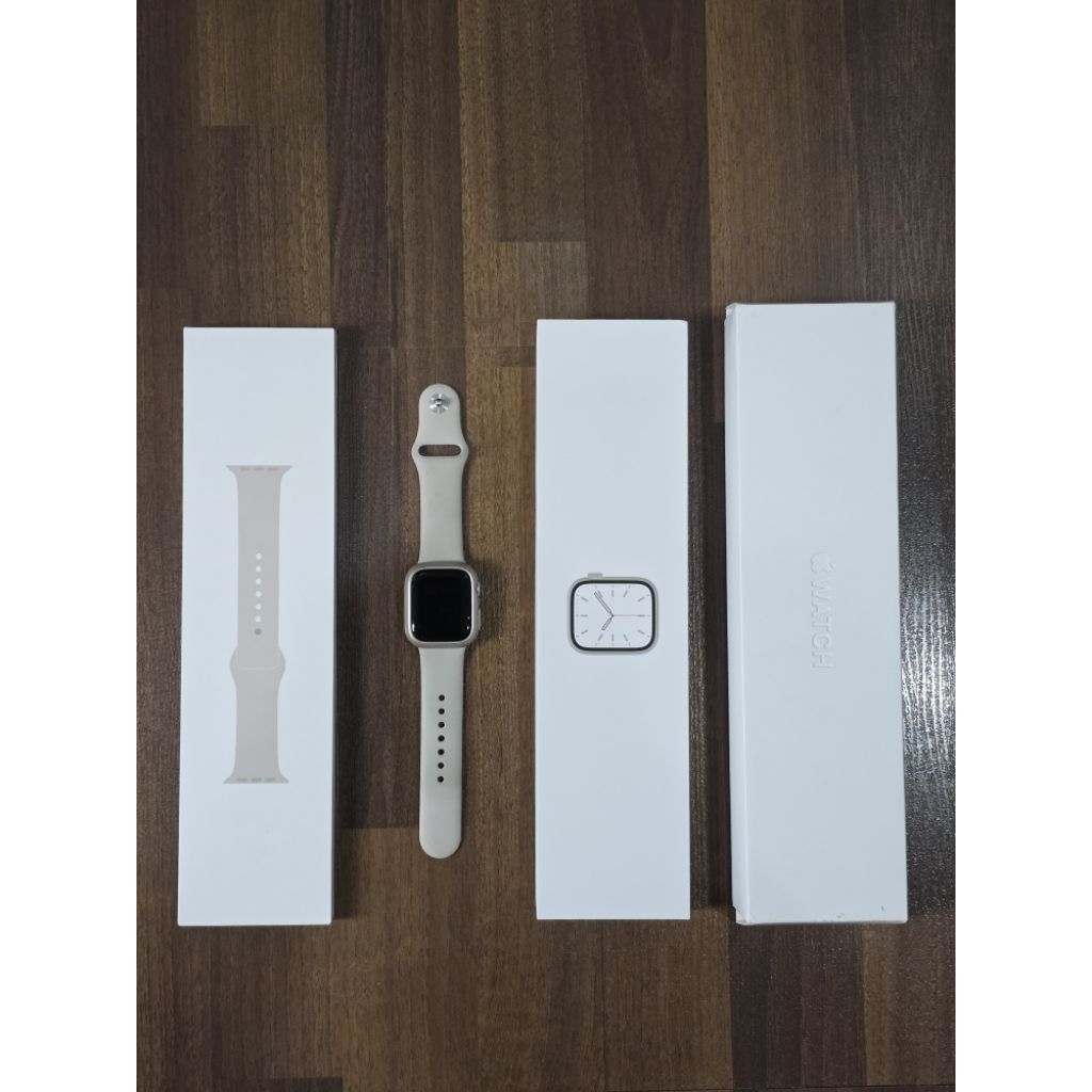 Apple Watch Series 7 Starlight Second