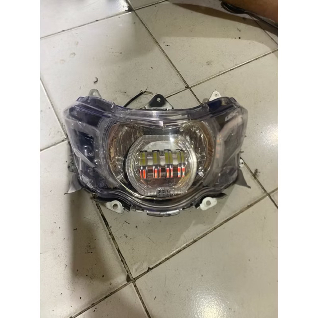 Lampu depan Xeon GT 125 biled RGB 8D