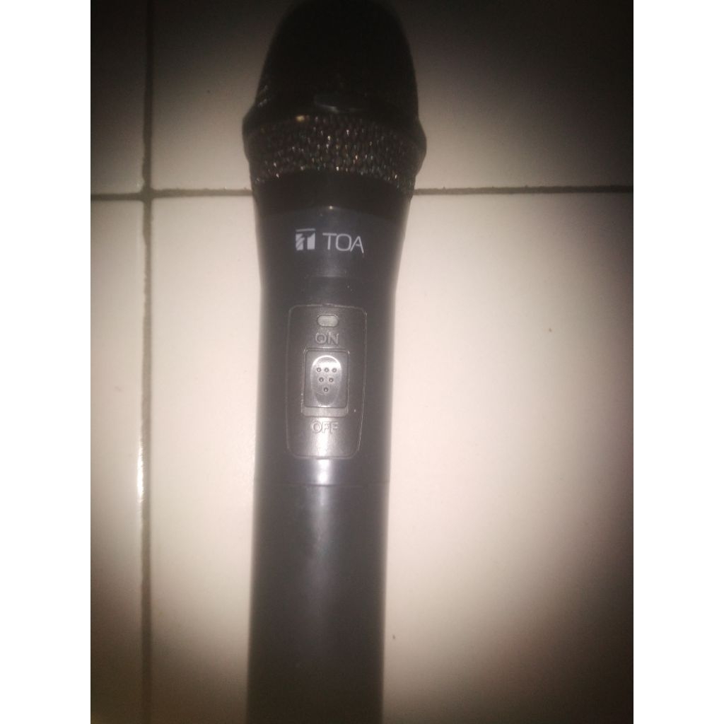 mikrofon nirkabel (wireless microphone) merek TOA.