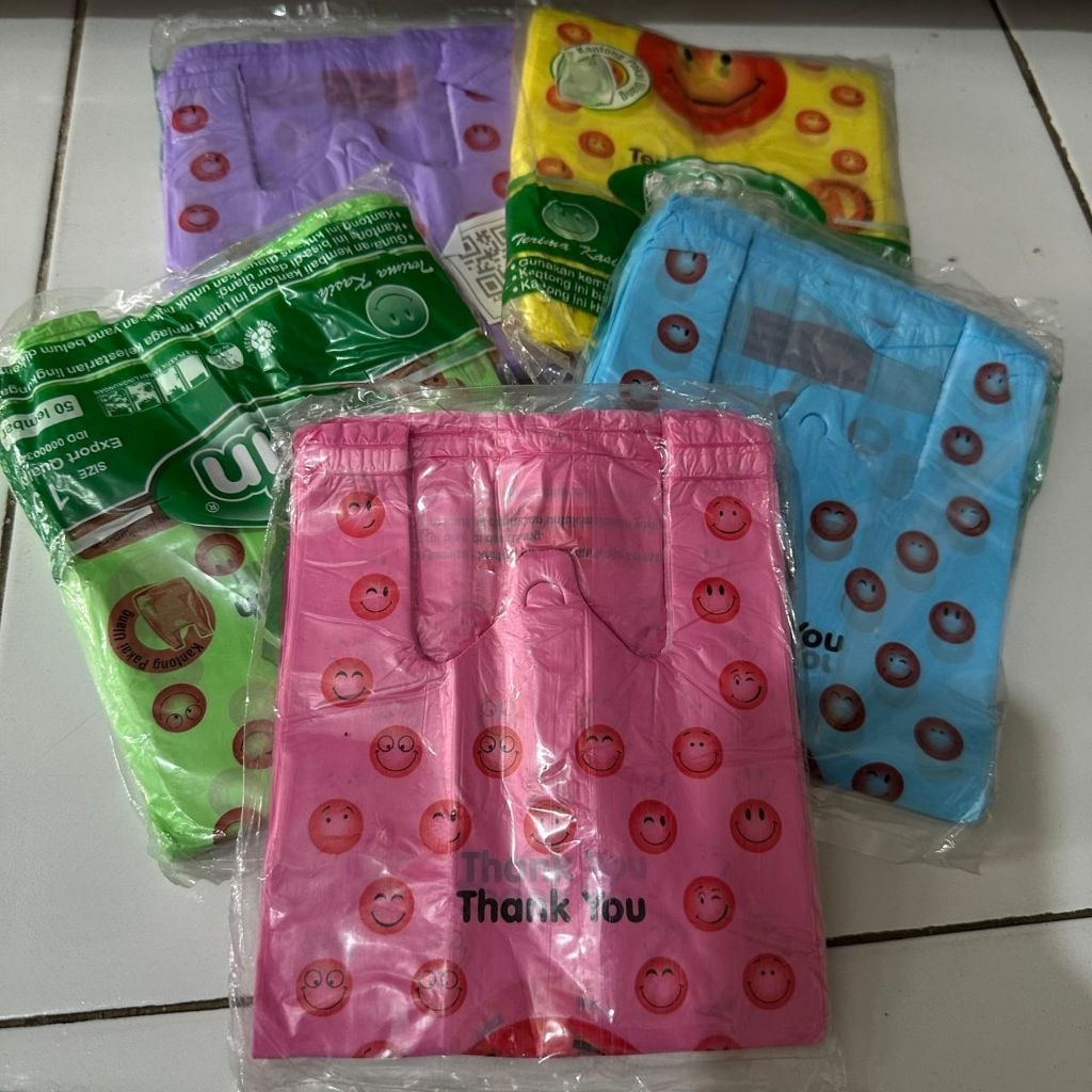 Kresek klin smile motif lucu ukuran 15