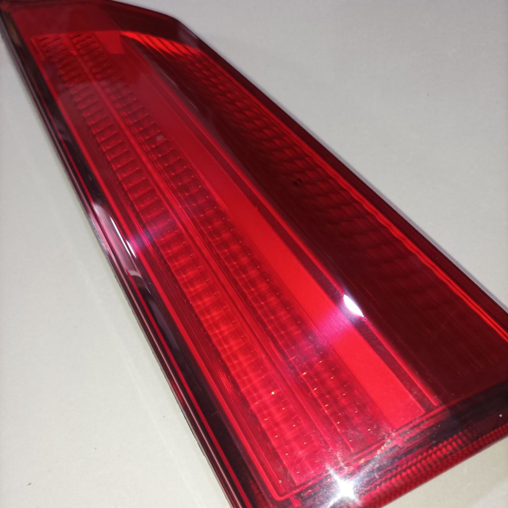LAMPU REFLEKTOR BELAKANG CALYA SIGRA ORIGINAL