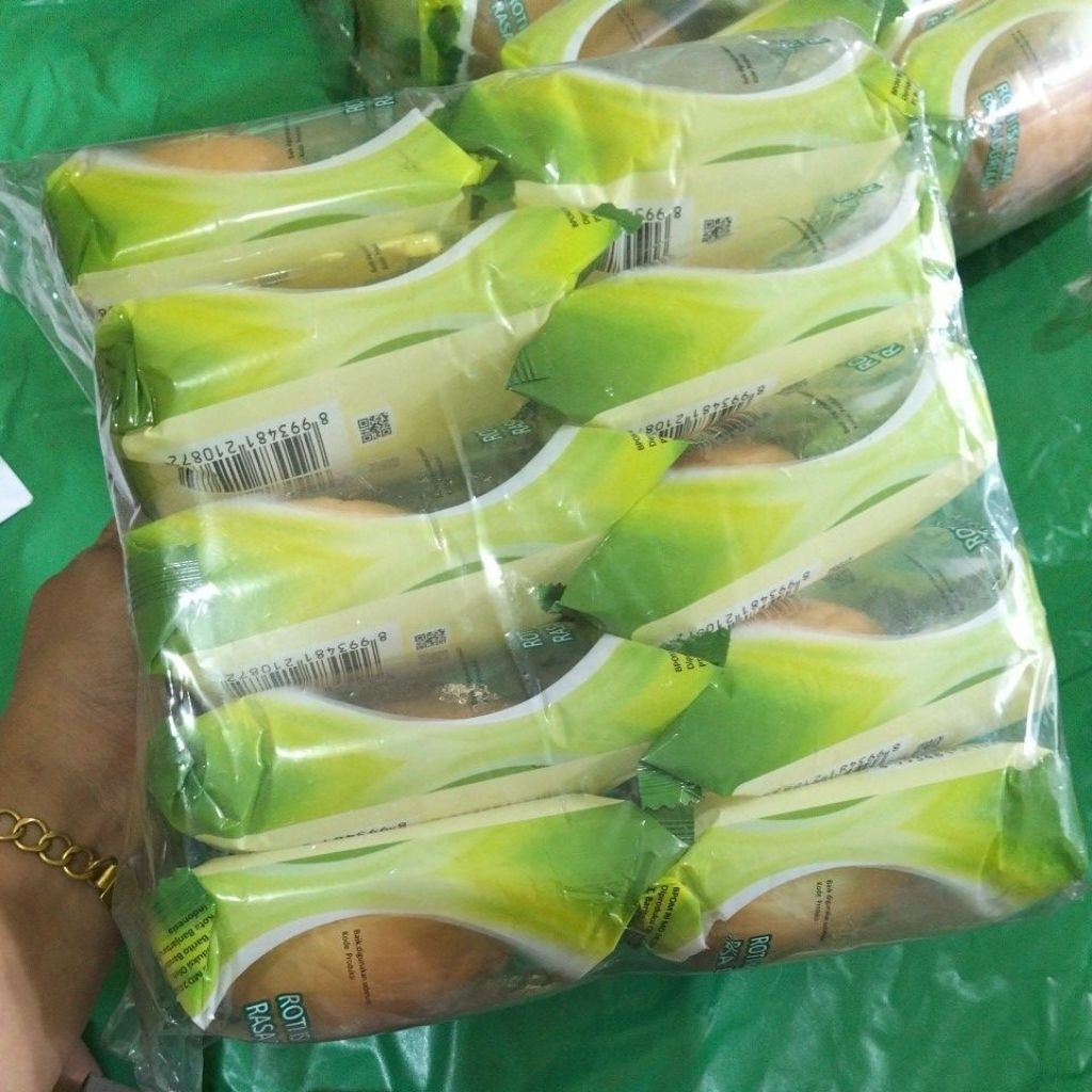 Roti Jordan Bakery Isi Krim Rasa Durian 1 Pak isi 10 Bungkus