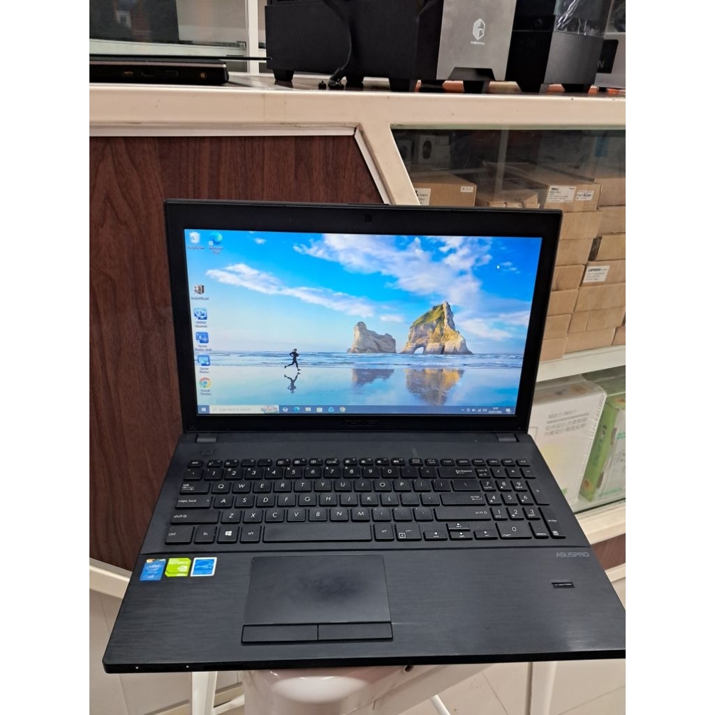 Laptop ASUS CORE i3 Double VGA