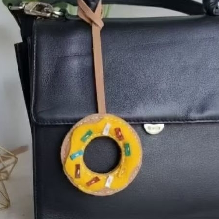 Bagcharm donat kulit asli