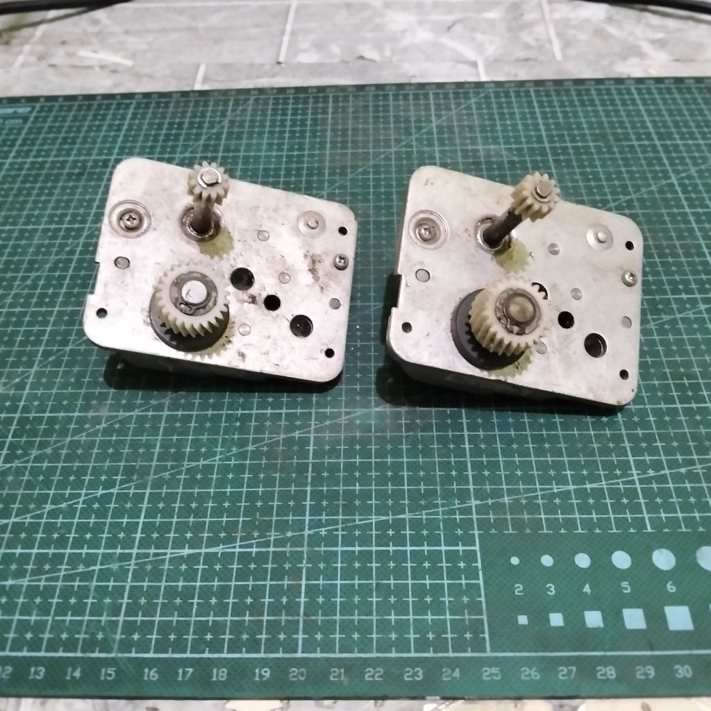 Gearbox Motor DC Bekas 2 Kabel + Gear Plastik Sparepart Mesin Proyek DIY