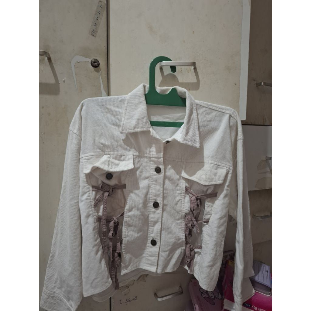 PRELOVED | Jaket Crop Corduroy BW Pita Lucu | Outer Lucu