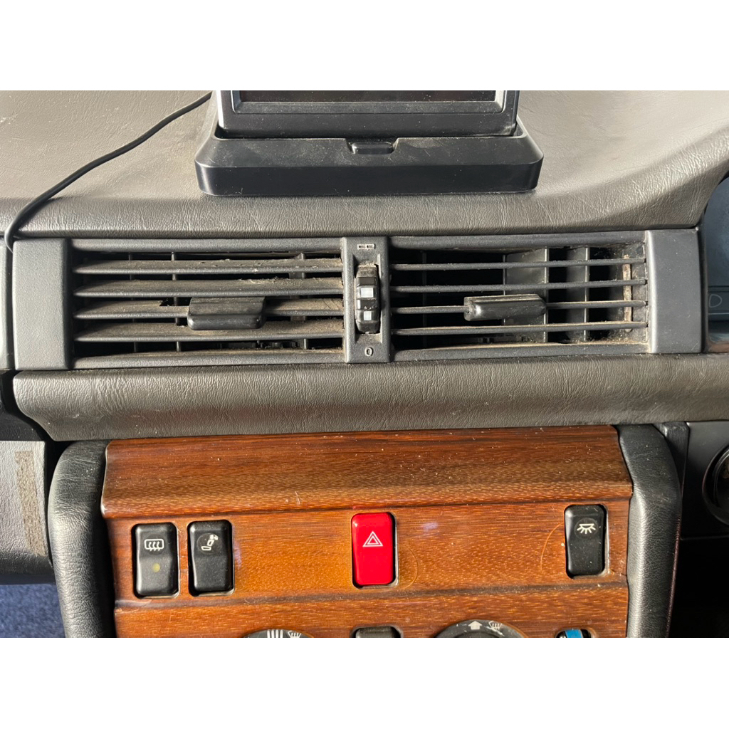 Kisi AC Mercedes W124