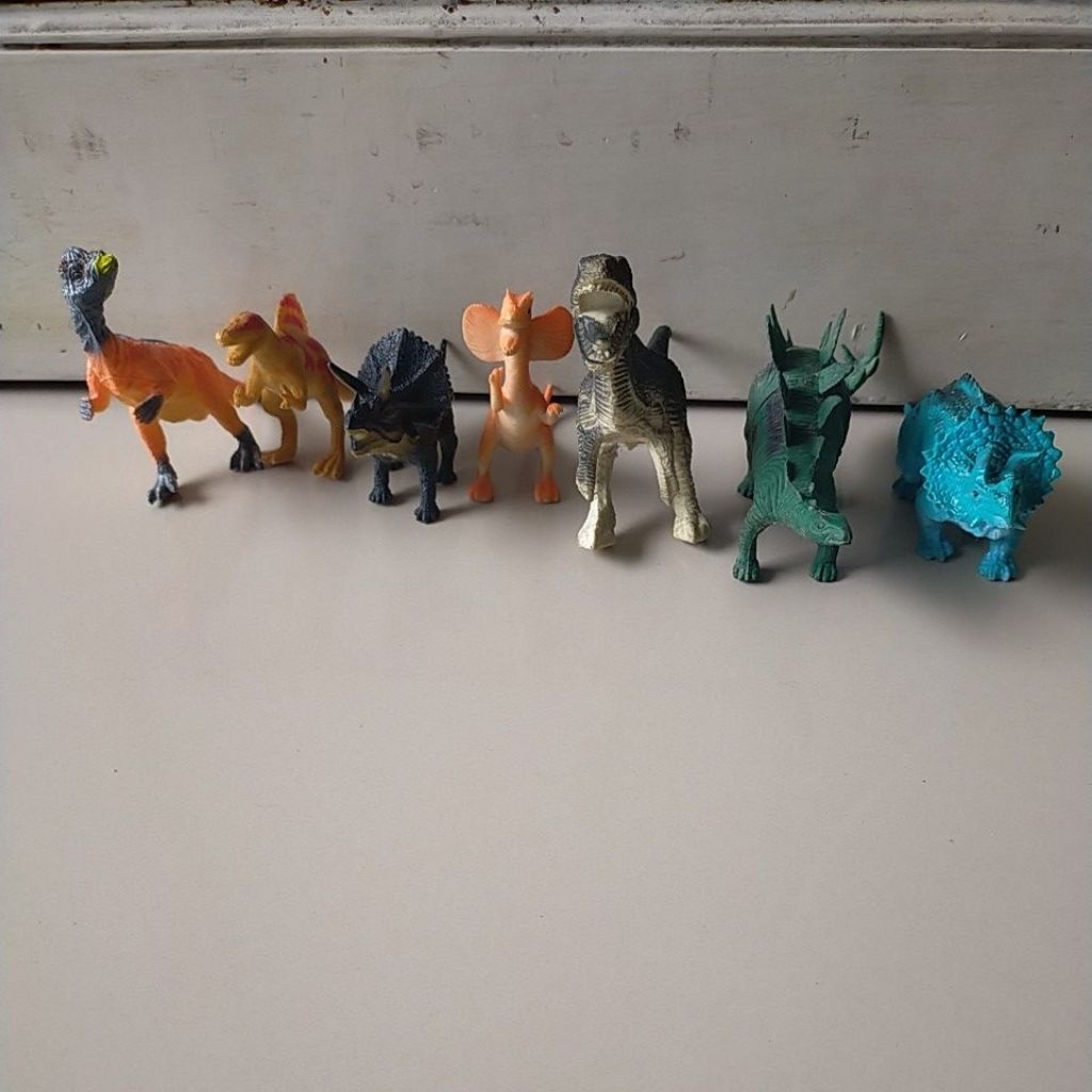 mainan hewan dinosaurus