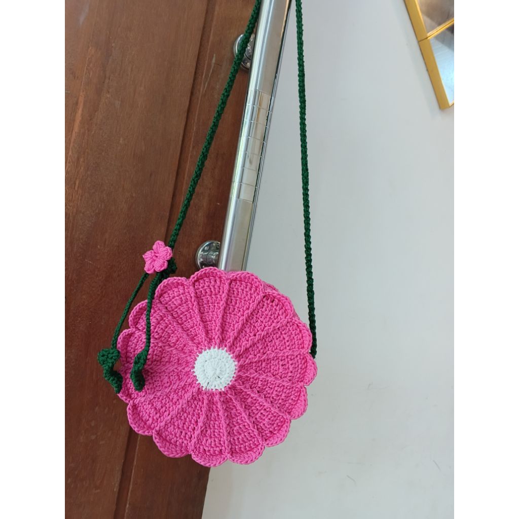 tas rajut pink bulat bunga Daisy