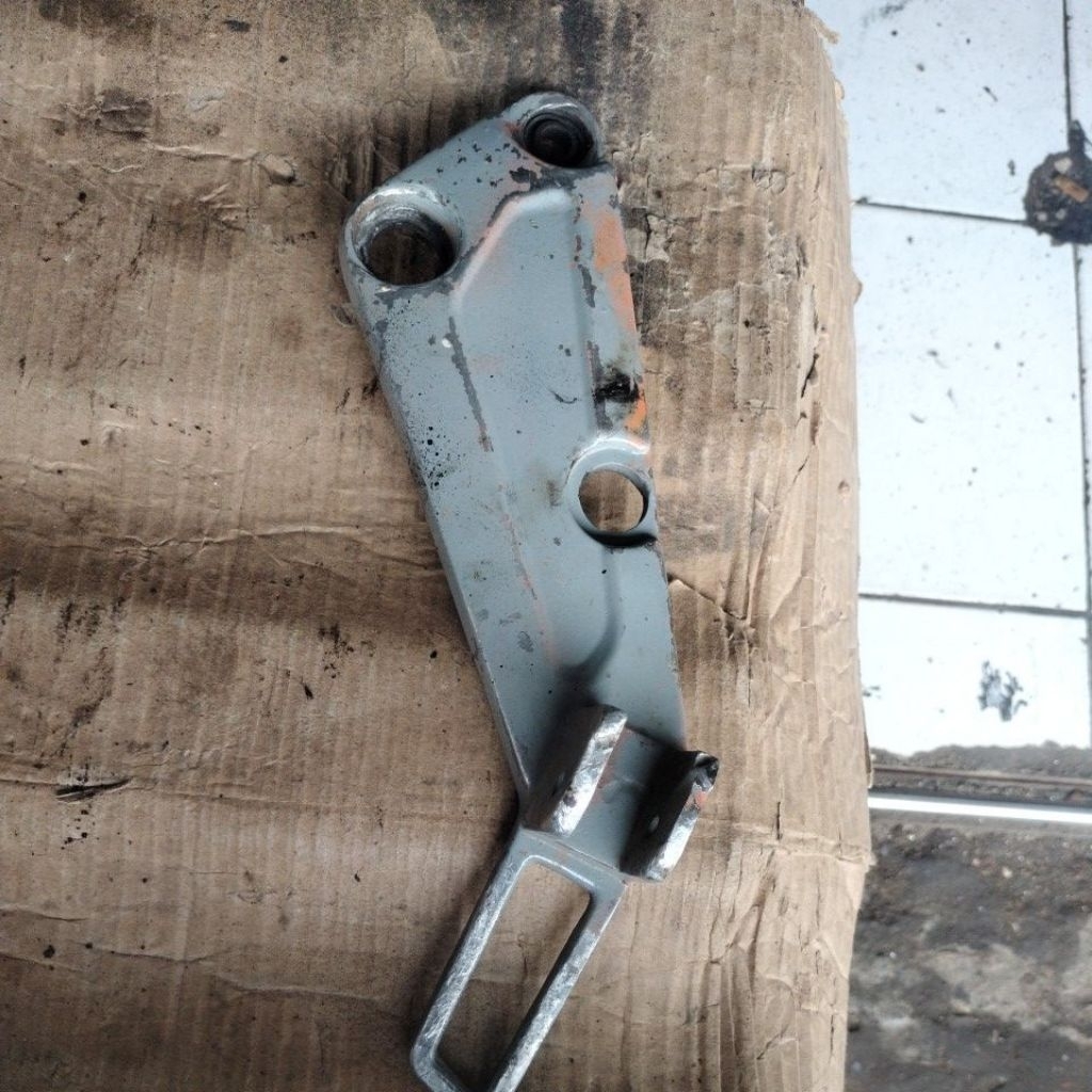 STEP/PIJAKAN SEBELAH KANAN SUPRA X FIT LAMA ORIGINAL COPOTAN