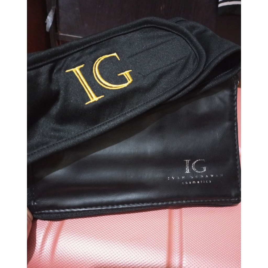 KUAS KUMPLIT IVAN GUNAWAN ISI 6/KUAS PAKET KOSMETIK/ BONUS BANDANA MAKE UP