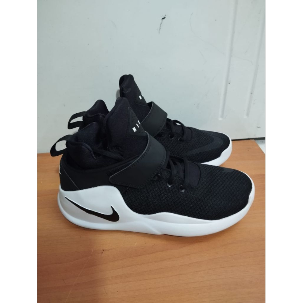 SEPATU BASKET SNEAKERS NIKE KWAZI SIZE 40 BEKAS PRELOVED LIKE NEW