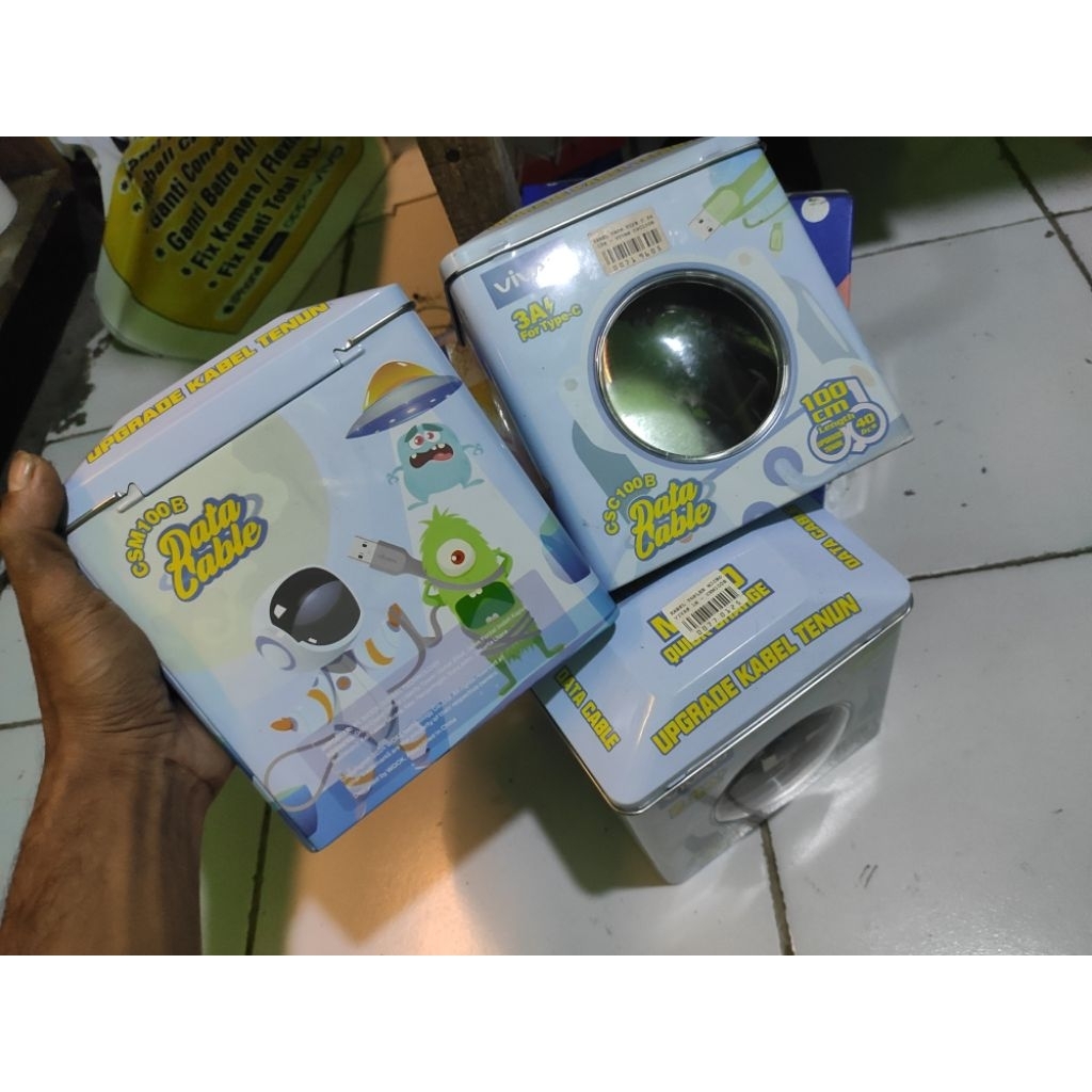 wadah kotak kaleng vivan usb kabel data serba guna