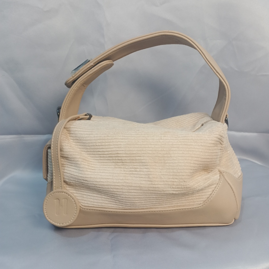 GAP Hobo Bag Canvas Krem Aksen Kulit Rumbai Vintage Y2K Chic Second Hand