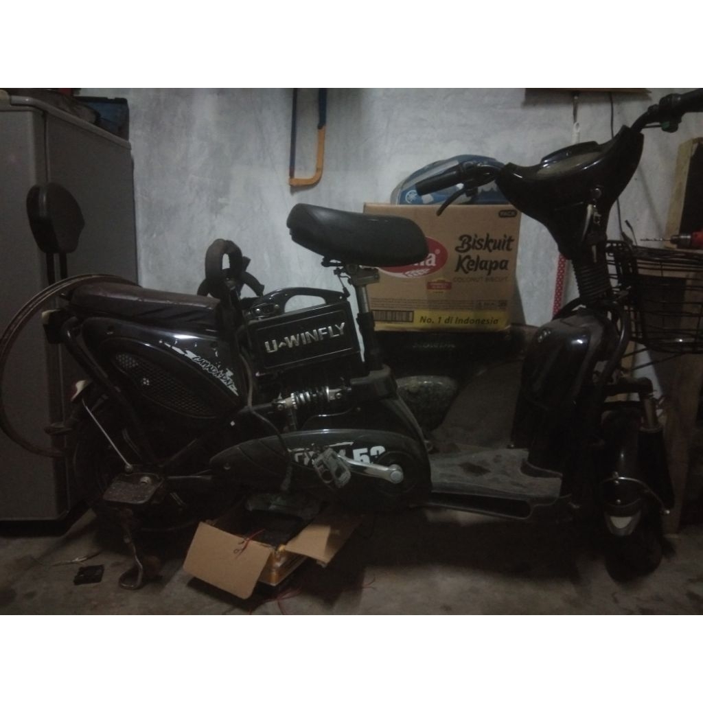 sepeda listrik selis uwinfly second(dijual tanpa batre)