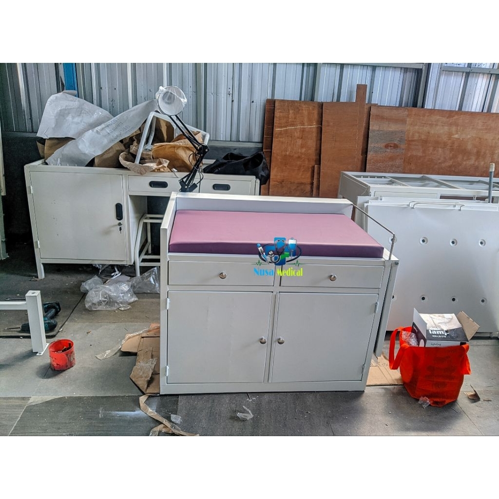 Meja resusitasi bayi + lampu / Meja resusitasi bayi besi / Meja resusitasi / Babytable besi