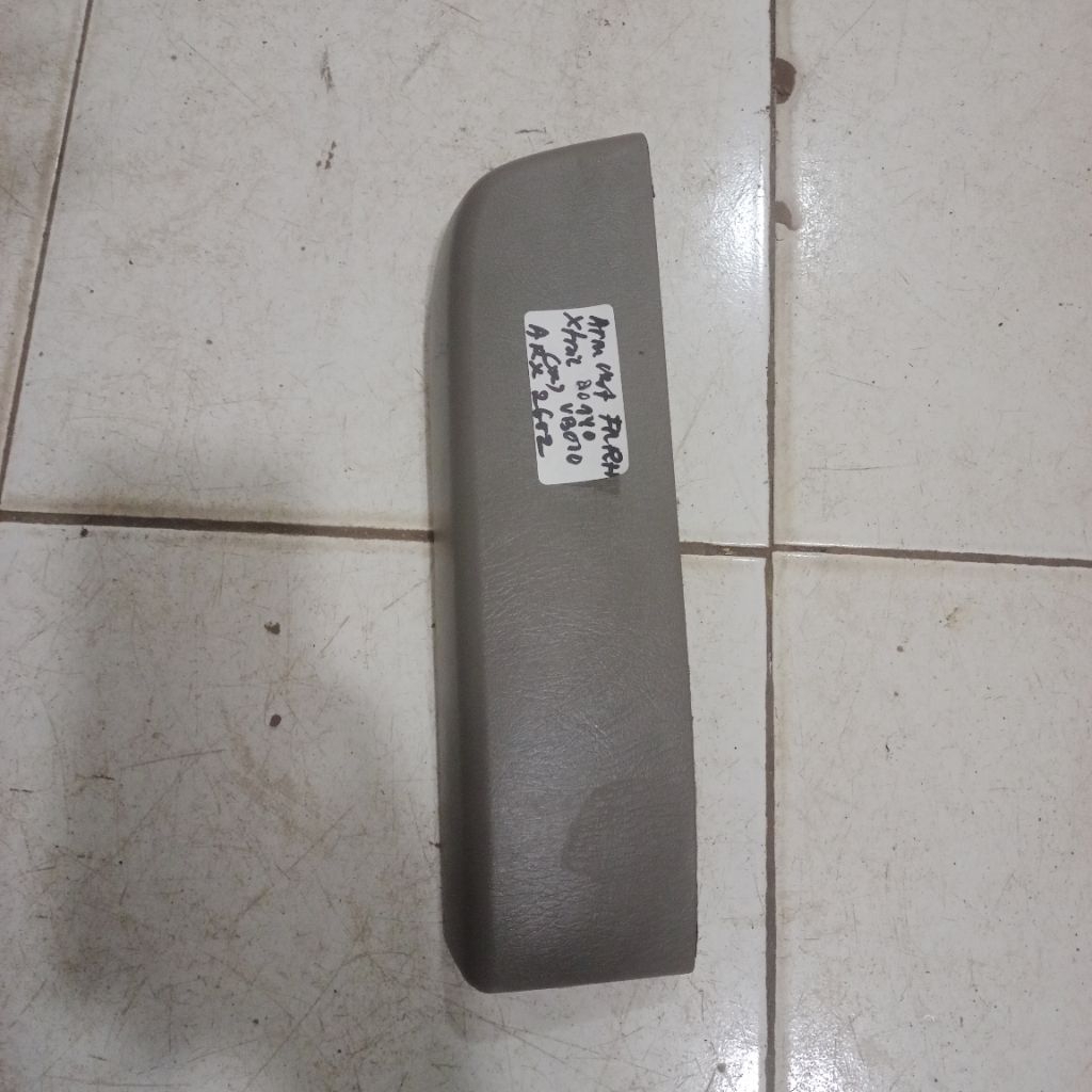 arm rest Xtrail 2005 depan kanan