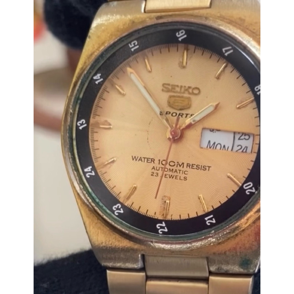SEIKO 5 Sports Automatic 23 Jewels – Day Date – 7009 – Water 100M Resist – Vintage Original | BACA D