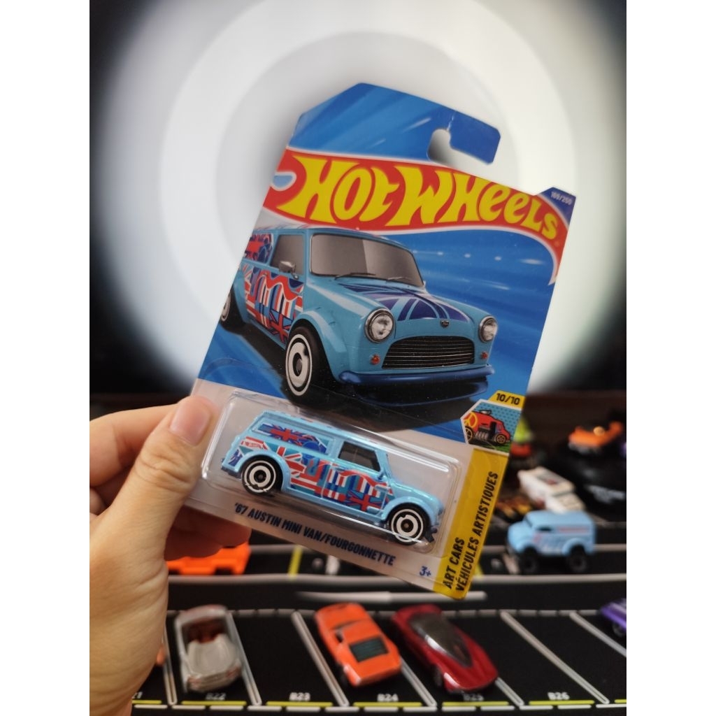 HOT WHEELS '67 AUSTIN MINI VAN/FOURGONNETTE -  ART CARS SERIES DIECAST