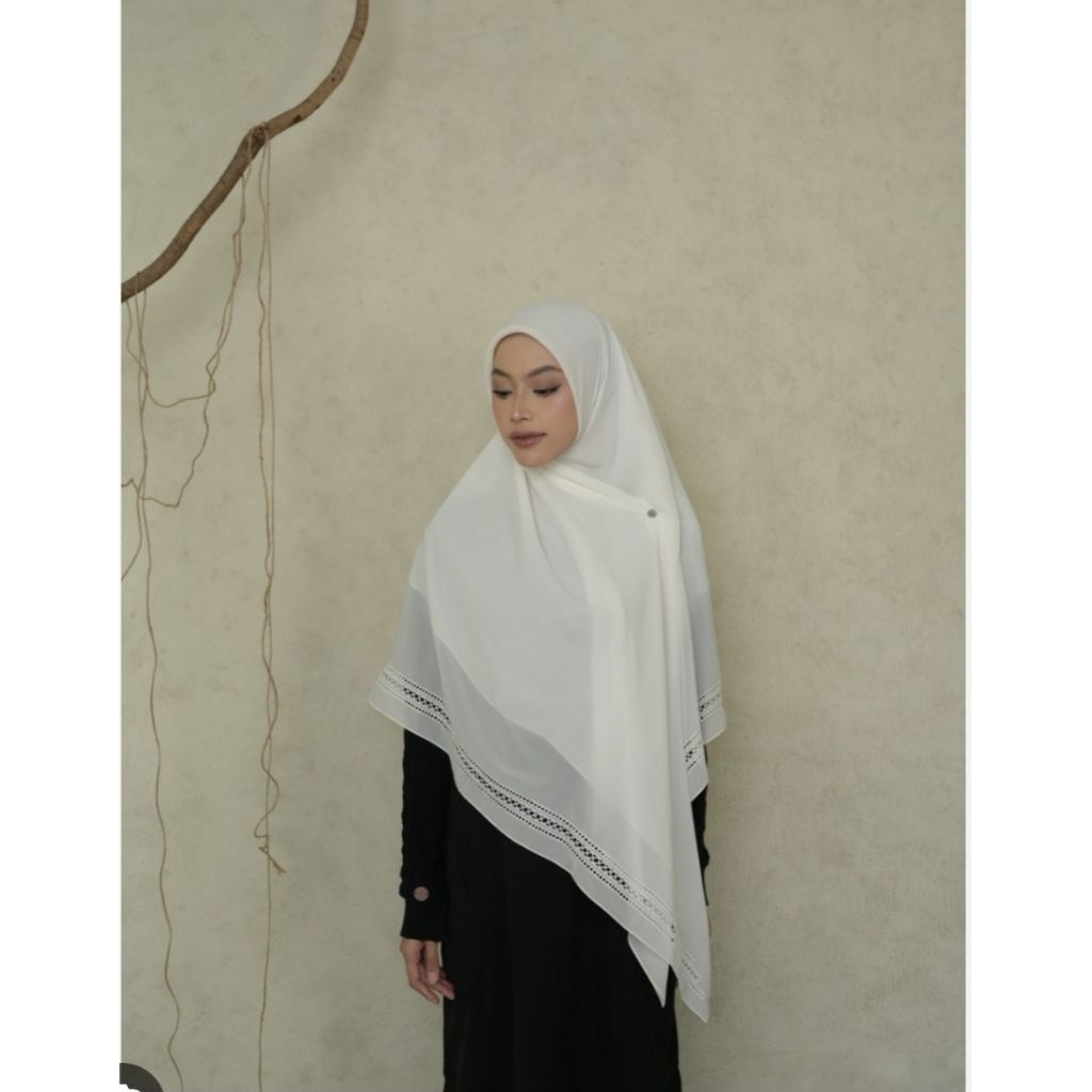 Preloved sila scarf napocut x itsar syari broken white