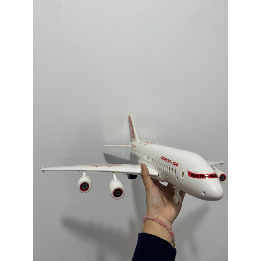 pesawat mainan anak airasia