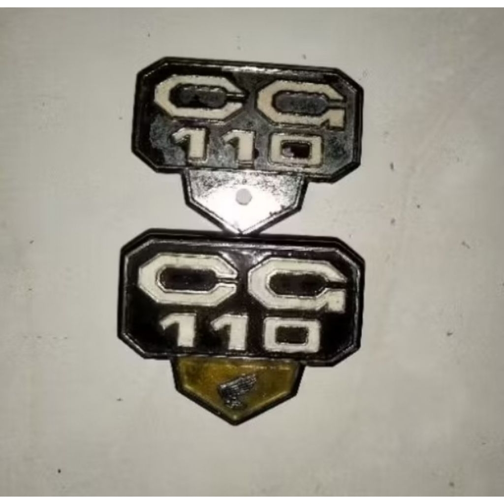 Emblem tutup aki 1 pasang honda CG 110