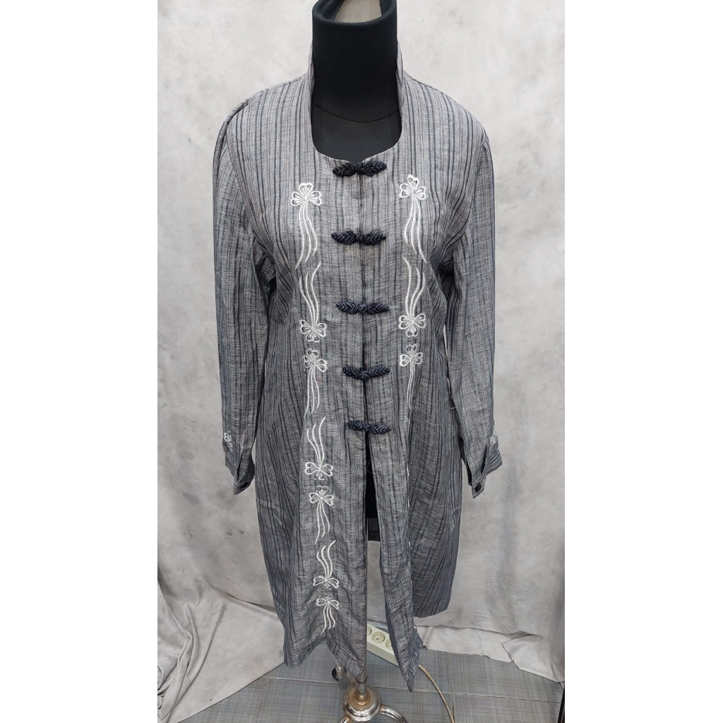Atasan dress cheongsam abu motif garis lengan panjang hijab aman