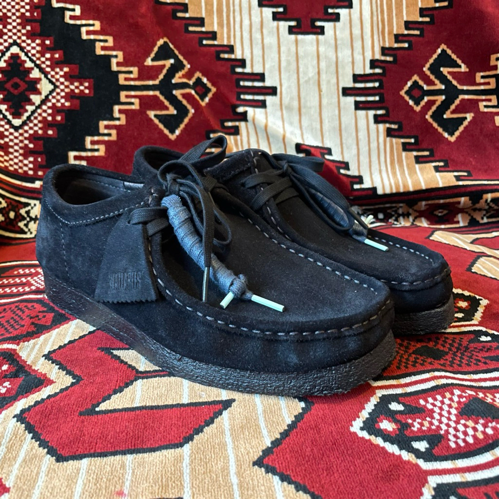 clarks wallabee black suede original