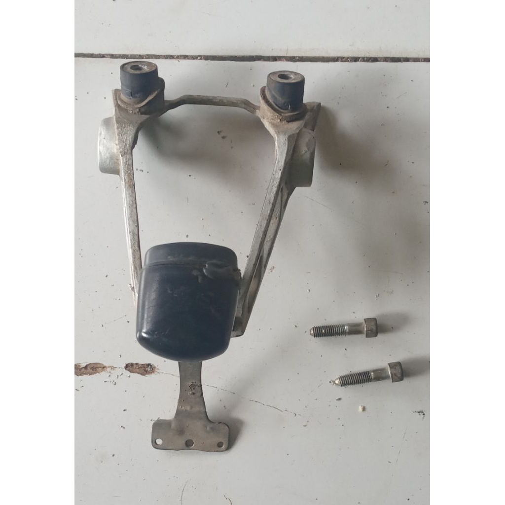 cover belakang motor pulsar 135