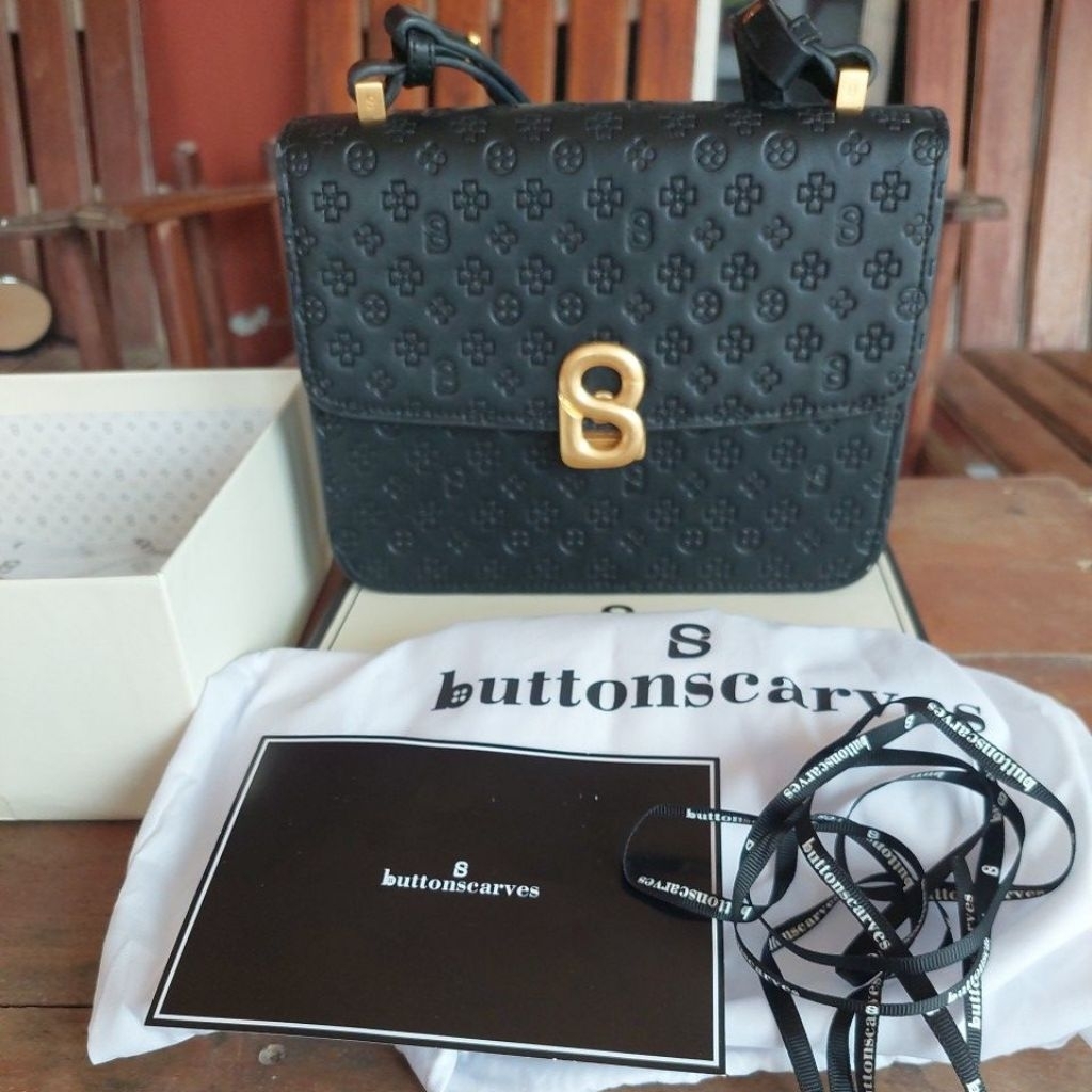 PRELOVED TAS  BUTTONSCARVES